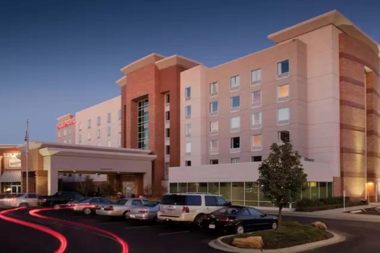 Hampton Inn & Suites St. Louis At Forest Park Exterior photo