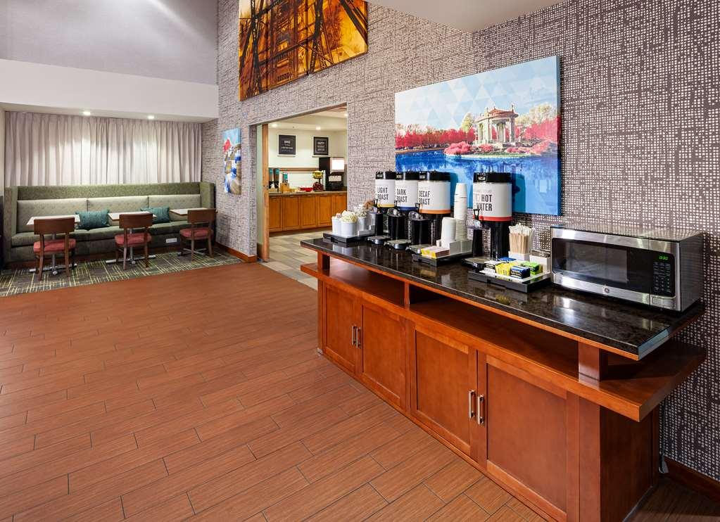 Hampton Inn & Suites St. Louis At Forest Park Restaurant photo