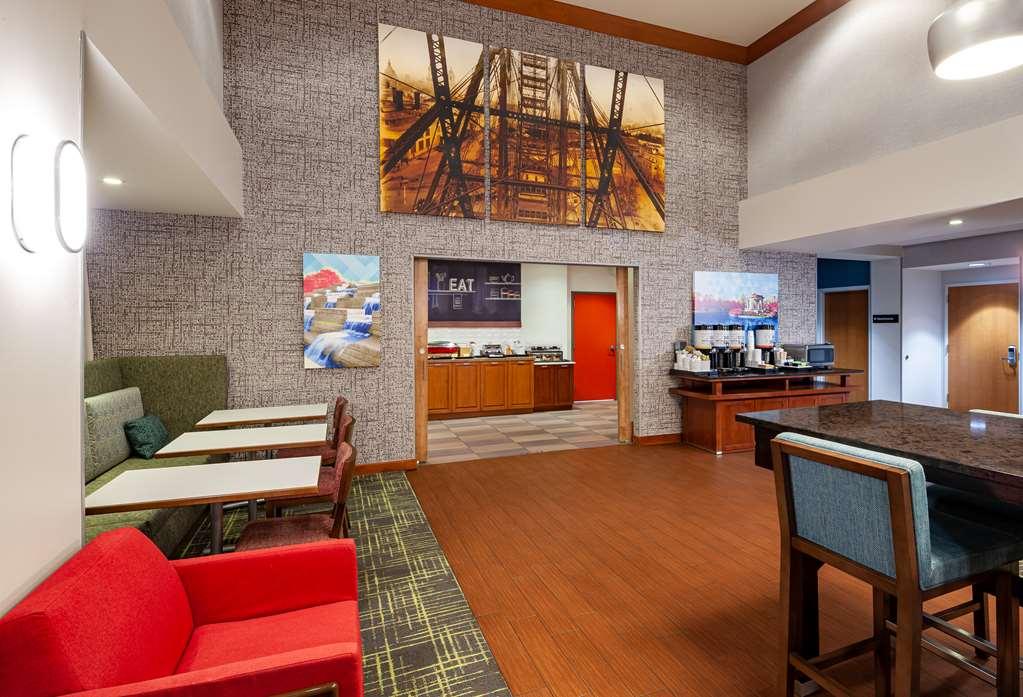 Hampton Inn & Suites St. Louis At Forest Park Restaurant photo