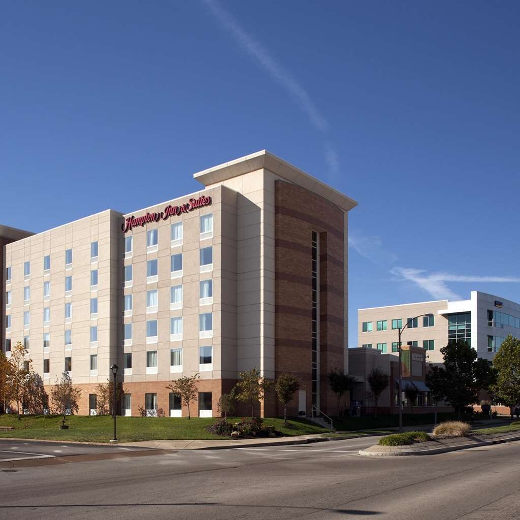 Hampton Inn & Suites St. Louis At Forest Park Exterior photo